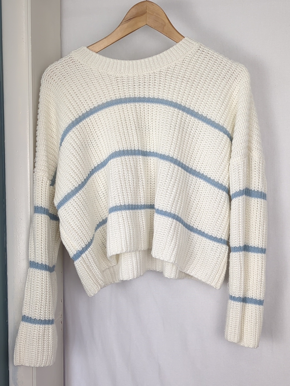 MOON & MADISON Women's Blue Stripe Cropped Oversized Sweater